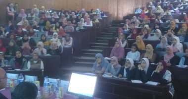صور.. كلية الصيدلة بطنطا ترصد مخاطر المخدرات على بناء الشخصية الوطنية