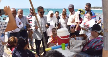 صور.. بعد شكاوى المواطنين.. "الإسكندرية" تواجه استغلال الكافتريات والشواطئ