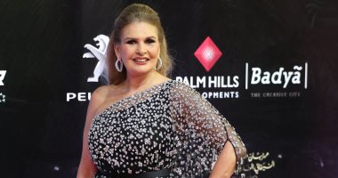 مهرجان القاهرة السينمائي .. يسرا وليلى علوي وإلهام شاهين على السجادة الحمراء