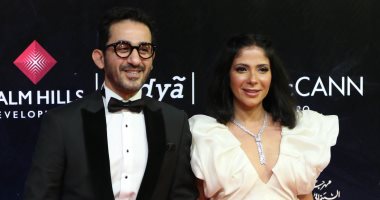 رسالة تهديد طريفة من منى زكي لأحمد حلمي بعد فيديو صاحبة السعادة