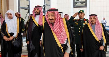 العالم هذا المساء.. السفير الأمريكى لدى التحاد الأوروبى يدلى بشهادته فى "عزل ترامب".. خادم الحرمين يفتتح دور الانعقاد لمجلس الشورى بحضور ولى العهد.. ومنزل "هتلر" فى النمسا يتحول لقسم شرطة.. (صور)