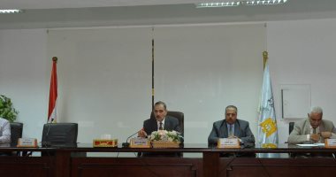 محافظ أسيوط يعقد اجتماعا تنسيقيا لتطوير التعليم الفنى وتأهيل الطلاب