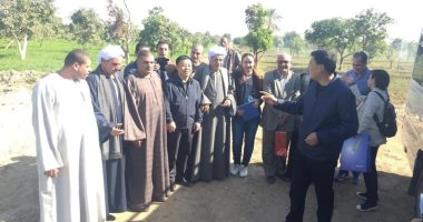 نائب وزير الرى الصينى يزور الفيوم لمشاهدة تجارب الرى الحديث.. صور