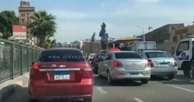 النشرة المرورية.. كثافات متحركة بمحاور القاهرة والجيزة 