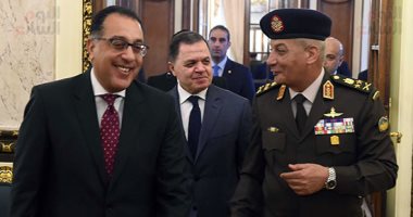 رئيس الوزراء: تطبيق قرارات مهمة لتبسيط إجراءات الإفراج الجمركى عن البضائع