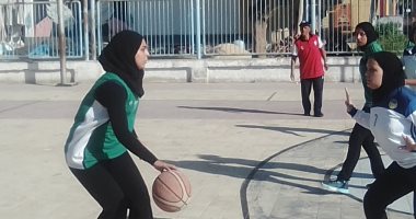 وكيل شباب ورياضة الأقصر يتابع منافسات السلة ضمن أولمبياد الفتاة الجامعية بمشاركة 21 جامعة