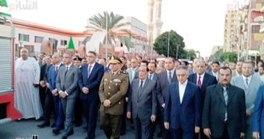 محافظ سوهاج ومديرى أمن قنا والبحر الأحمر يتقدمون جنازة العميد خالد الشريف