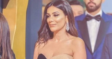 إنجى المقدم تلفت الأنظار بفستان أنيق بمهرجان القاهرة السينمائى.. صور