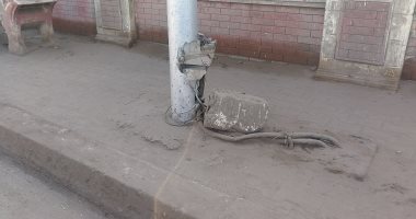اضبط مخالفة.. أسلاك عارية بعمود إنارة تهدد بكارثة فى المحلة الكبرى