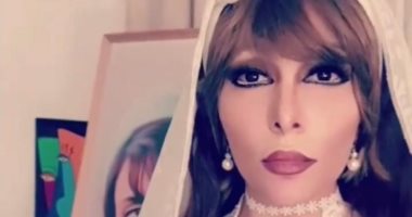 فيديو.. ميرهان حسين تتقمص شخصية فيروز احتفالاً بعيد ميلادها