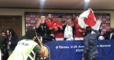 منتخب مصر الاوليمبي.. مدرب جنوب افريقيا يتحدث عن لحظة إقتحام اللاعبين المؤتمر الصحفى