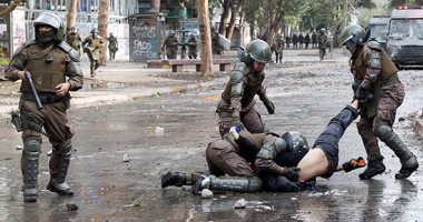 احتجاجات تشيلى.. عنف متزايد من الشرطة تجاه المتظاهرين وسقوط مصابين