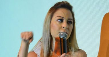 منة شلبى: أشرف زكى دربنى على مشاهد التقديم للمعهد العالى للفنون المسرحية