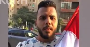 بائع أعلام يروى لكاميرا سوبر كورة كيف تربح 1000 جنيه يوميا فى حب مصر