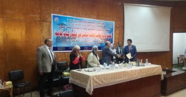 صور.. جامعة حلوان تكرم  الطلاب المثاليين الفائزين بالمسابقة المركزية على مستوى الكليات