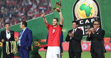 ممر شرفى للاعبى المنتخب الأولمبى فى مباراة الأهلي والجونة