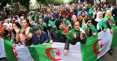 مشاجرات بين محتجين فى الجزائر والشرطة مع اقتراب الانتخابات