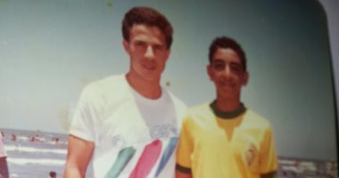 قارئ يشارك بصورة نادرة لمدرب المنتخب الأوليمبى خلال مبادرة "أبيض وأسود وبالألوان"