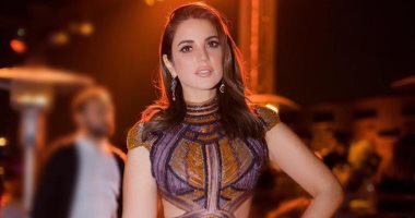 اعرفى قصة فستان درة فى مهرجان القاهرة السينمائى.. مستوحى من العشرينيات
