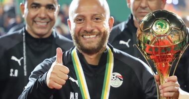 وائل رياض مدرب المنتخب الأولمبى يحتفل بعيد ميلاده الـ38