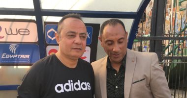 شاهد "مصحف" هدية أيمن المزين لطارق يحيى قبل مباراة طنطا والطلائع