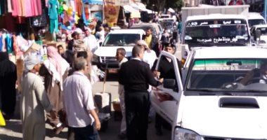 صور.. ضبط وإزالة 15 مخالفة إشغال طريق بشوارع مدينة مرسى مطروح