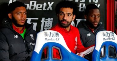 محمد صلاح يشاهد تعادل ليفربول أمام بالاس فى الشوط الأول من مقاعد البدلاء