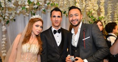 نجوم الفن والإعلام يجتمعون فى حفل زفاف بأحد فنادق القاهرة.. صور