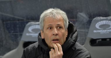 مدرب دورتموند: استعنا بطبيب نفسى للاعبين بسبب الوضع الحالى