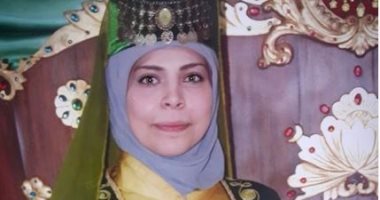 "أرض النفاق".. مذيعة مكملين الإخوانية ترتدى الزى العثمانى للتقرب من أردوغان