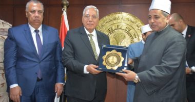 محافظ الدقهلية يدعو لعقد دورات تدريبية الزامية للمقبلين على الزواج