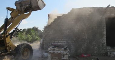 إزالة 22 حالة تعد بالبناء المخالف بقريتى الأمانى والروضة بالإسماعيلية