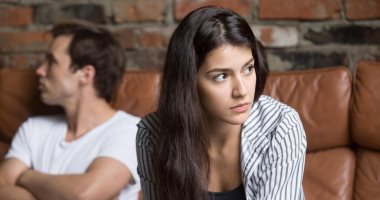 زوجة تطالب نفقة 7 آلاف دولار متجمد عن 12 شهر وتدعى هجر زوجها لها