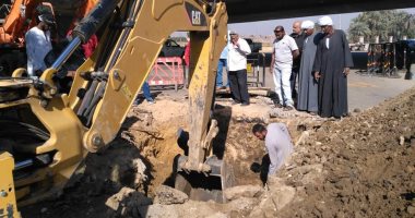 صور.. حى شمال الأقصر يتابع إصلاح خط الطرد الرئيسى للصرف بمحطة الكرنك