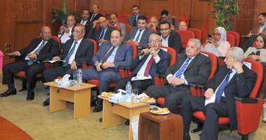 السفيرة منى عمر تطالب بإدراج دور المرأة ضمن محاور مؤتمر الشأن العام