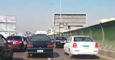 النشرة المرورية.. كثافات متحركة للسيارات بمحاور القاهرة والجيزة بسبب الأمطار