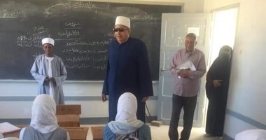 مدير المنطقة الأزهرية بالبحر الأحمر يتفقد معاهد إدارة مرسى علم.. صور 