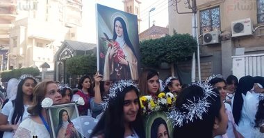 مطرانية الإسماعيلية تستقبل رفات القديسة تريزا بالزفة والألحان والزغاريد