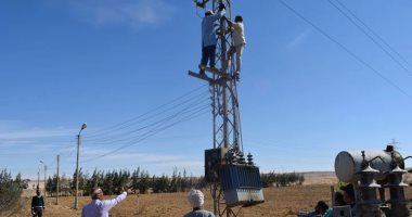 صيانة شبكة الإنارة بالصحراوى الشرقى القديم بمركز أبوقرقاص المنيا