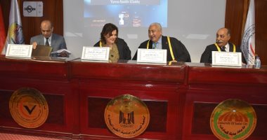 نائبة وزير الزراعة تناقش رسالة دكتوراه بكلية الطب البيطرى بجامعة مدينة السادات
