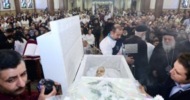 بدء صلوات تجنيز جثمان "تاسونى أنجيل" بالإسكندرية.. صور 
