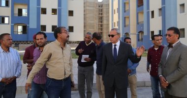 صور.. محافظ قنا تكلفة البنية التحتية والوحدات السكنية 2 مليار و 123 مليون جنيه