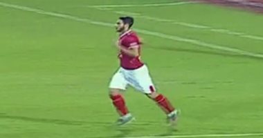 شاهد.. تحية خاصة من جمهور الأهلى لرمضان صبحى لحظة مشاركته أمام الجونة