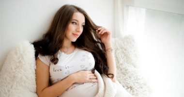 7 نصائح للعناية بالشعر خلال الحمل.. "عشان لا يضعف ولا يتقصف"