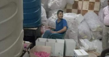 صور.. ضبط مصنع لإنتاج الخل المغشوش بشبرا الخيمة 