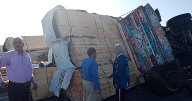 تعطل الحركة المرورية على طريق القاهرة الإسكندرية الزراعى بسبب انقلاب تريلا