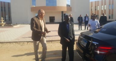 وفد أوغندى يزور مدينة صناعة الجلود بالعاشر من رمضان
