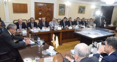 وزير التموين: تطوير شركات الزيوت الحكومية للمنافسة بالمنتجات فى الأسواق