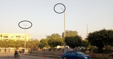 منار وإسراء طالبتان يصنعان الإكسسوارات والشنط الحريمى فى منزلهما لبيعها للمحلات فى سوهاج.. الفتاتان: نعمل 5 ساعات يوميا للإنفاق على أنفسنا.. نبيع البضاعة للتجار وحلمنا افتتاح محل كبير بعد الانتهاء من دراستنا
