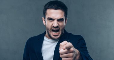 بيصرخ وبعد كده بيضحك.. إزاى برج القوس بيعبر عن غضبه